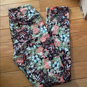 Lularoe Paisley/floral design